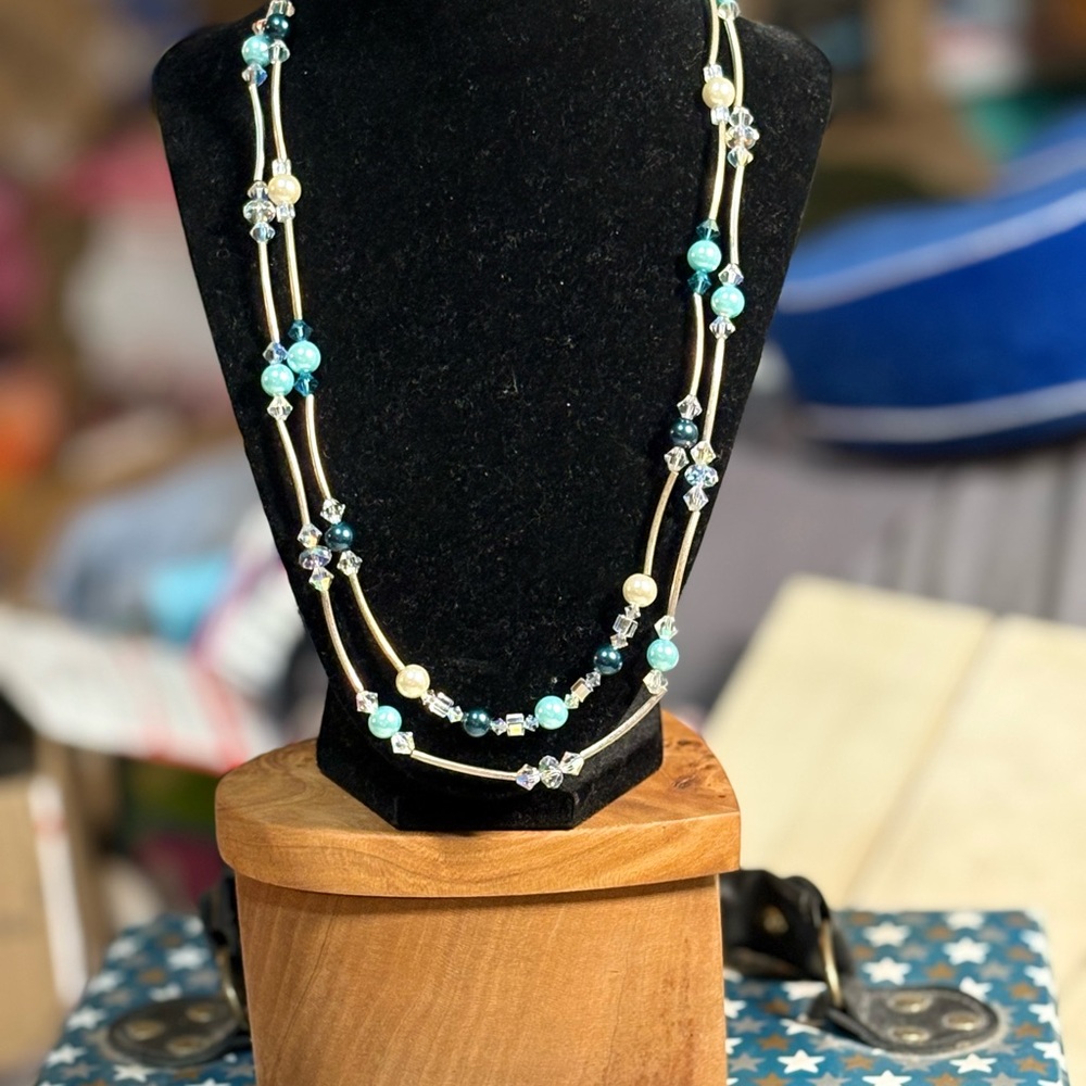 Elegant Beaded Necklace with Gold Accents